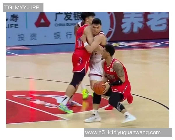 运动新闻北京男篮对阵广东男篮直播全程回顾与精彩瞬间分析